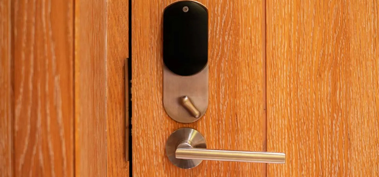 Automatic Locking Door Knob Highland